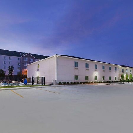 Days Inn By Wyndham Baton Rouge Airport Экстерьер фото